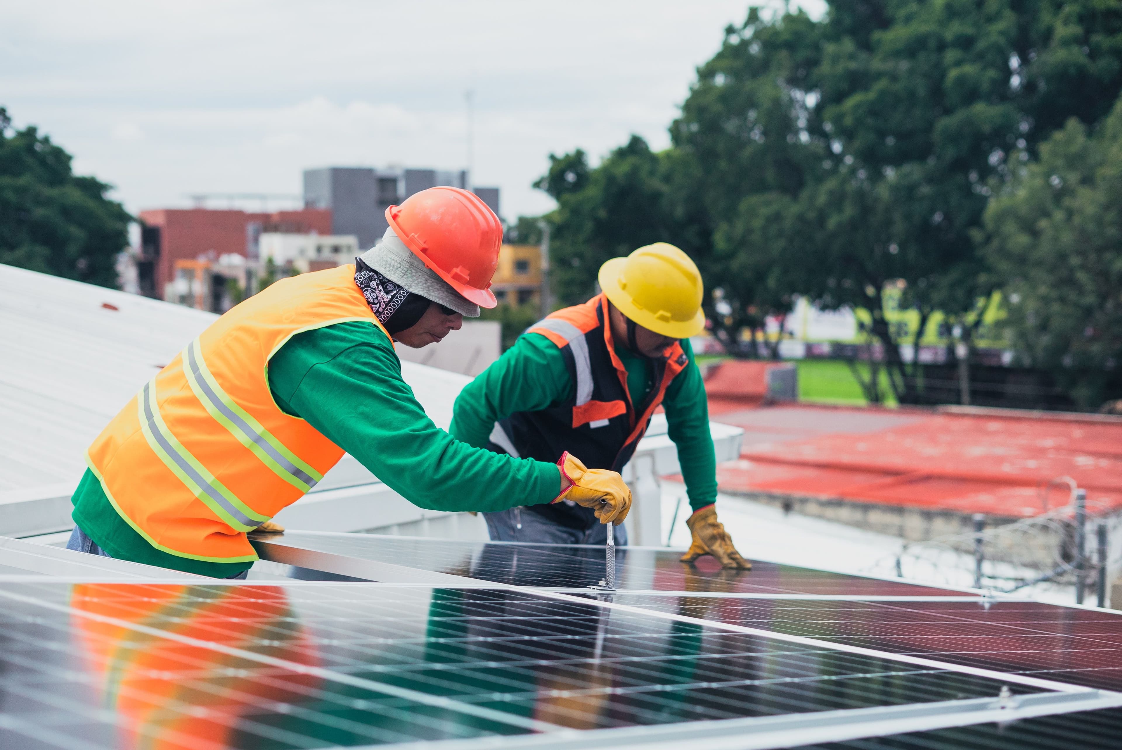 Solar Farms in UK Countryside would Cut Power Bills, Provide an Alternative to Russian Gas