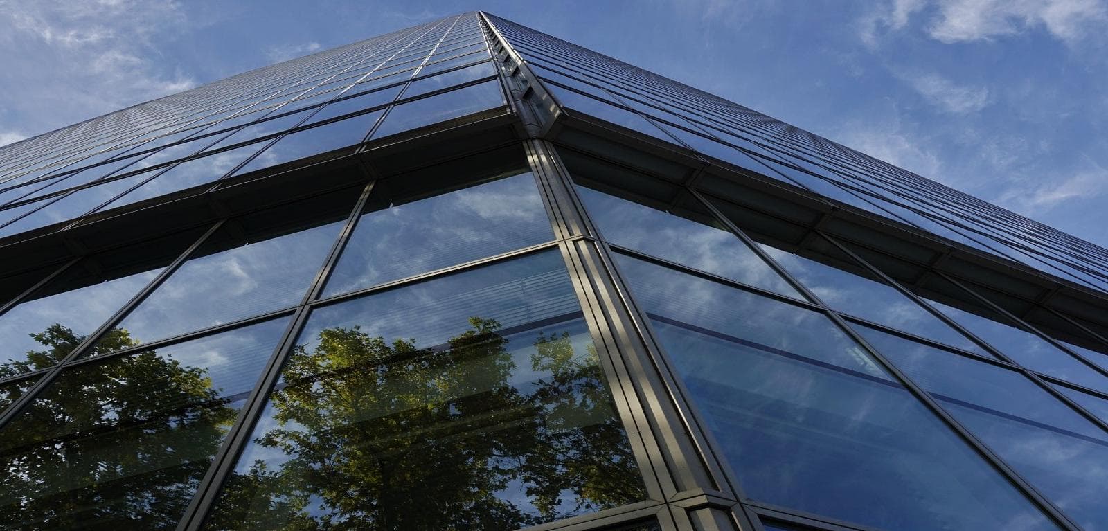 New Low-Carbon Glass Reduces Embodied Carbon by 50%