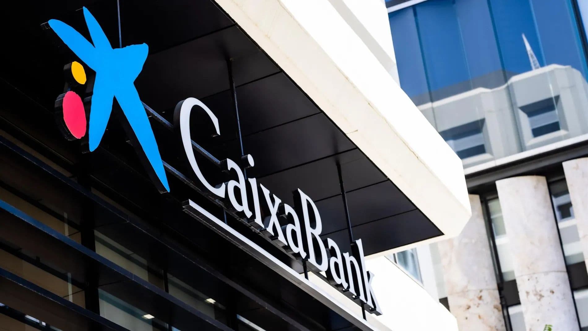 CaixaBank Issues €1B Tier 2 Social Bond for Social Development