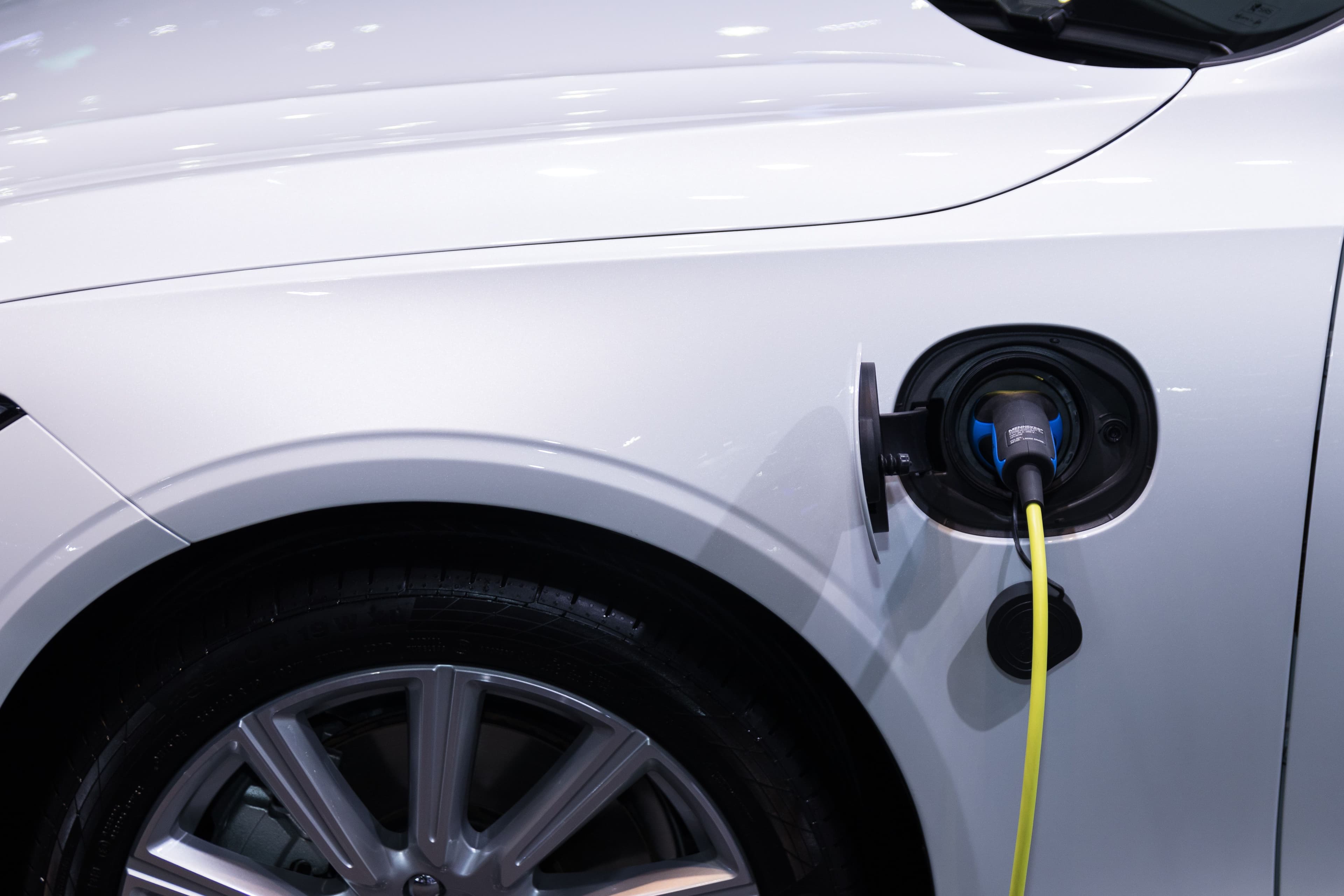 Audi Chief Expresses Concerns, Urges European Car Makers to Break Off from Fossil Fuels by 2040