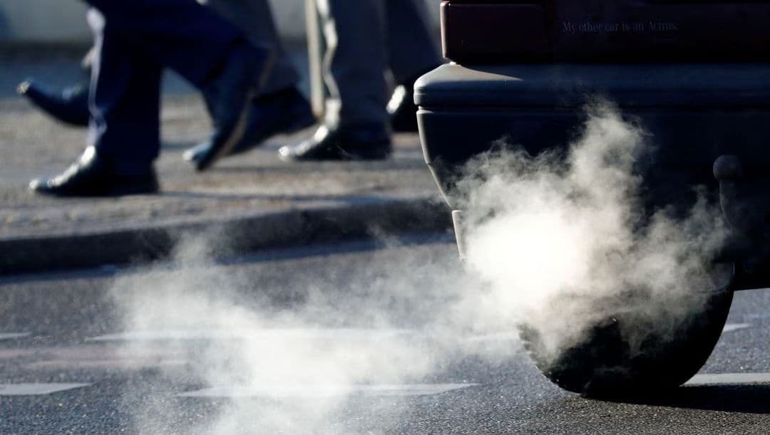 EU Set to Approve 2035 CO2-Emitting Car Phaseout