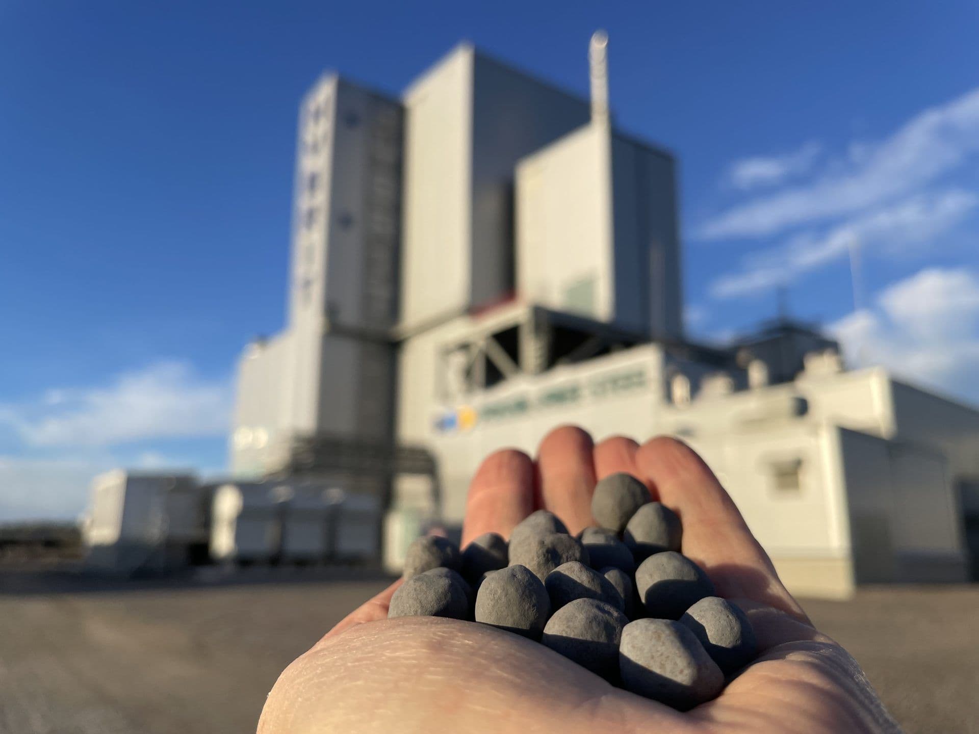 HYBRIT's Hydrogen Steel Process Cuts CO2 Emissions