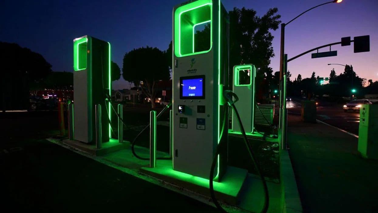 Starbucks plans to make EV charging stations as common as shops