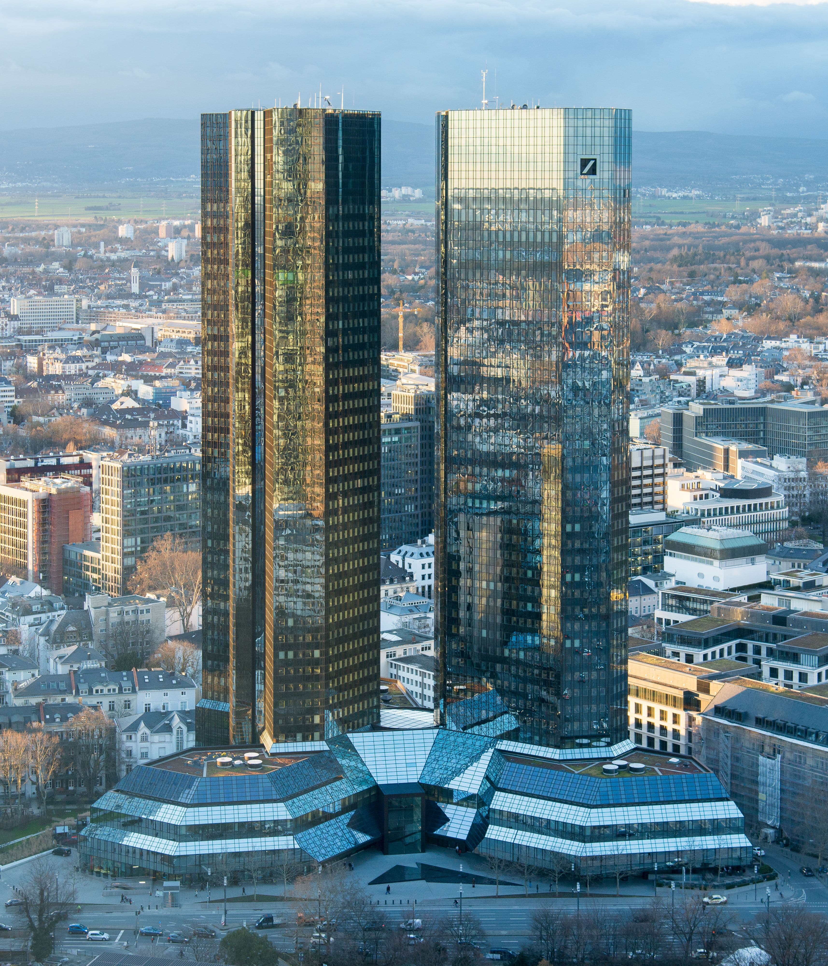 Deutsche Bank and Home Credit Close ESG-Linked Loan for Financial Inclusion and Literacy