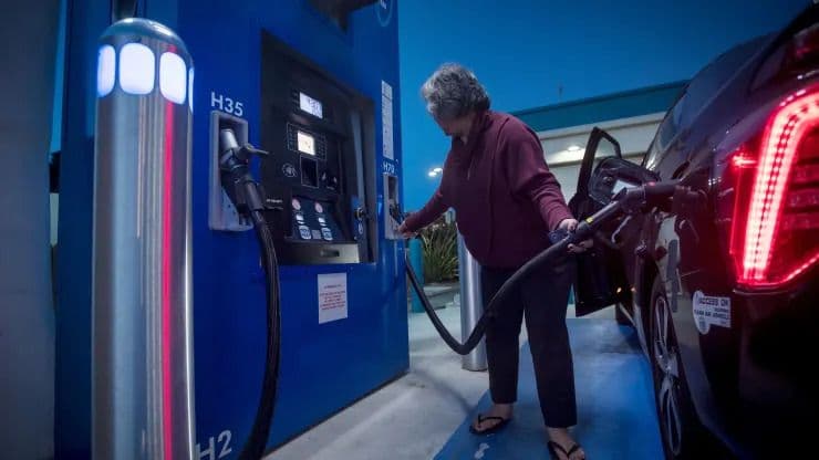 Vancouver Island Gets its First Public Hydrogen Station by HTEC