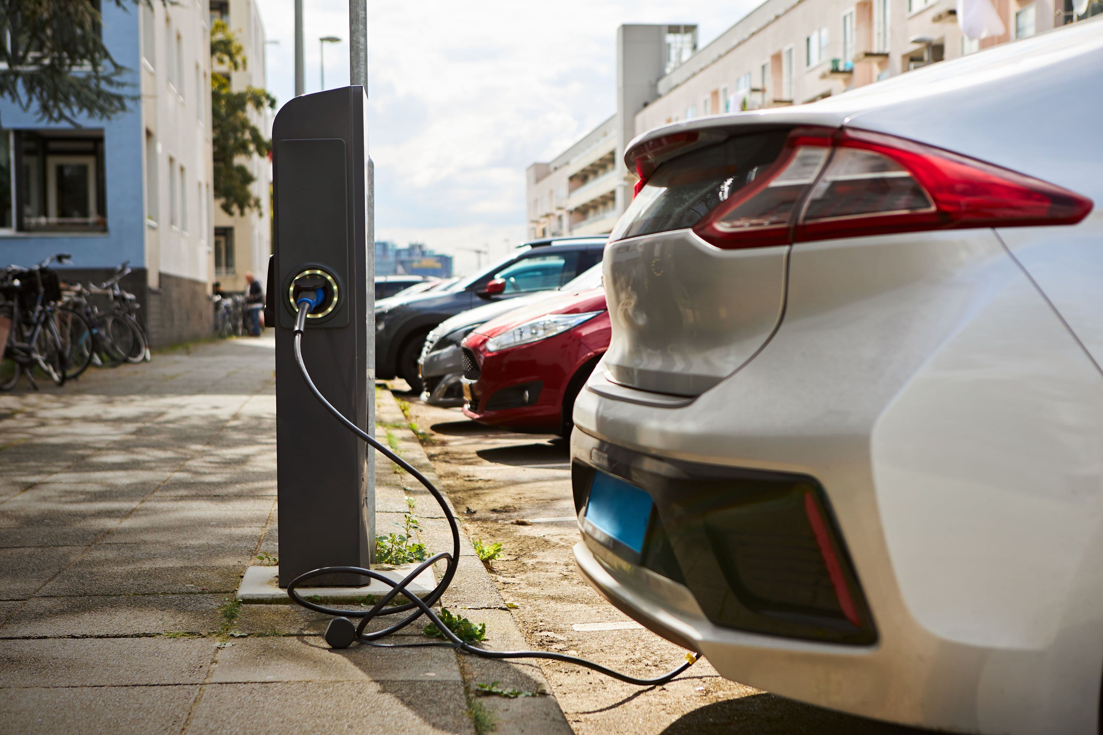 350 Cascades Employees Choose to Drive Electric