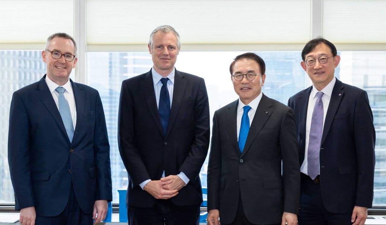 Shinhan Chairman and UK Minister Brief Climate Efforts in Financial Sector